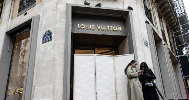 பரிஸ் : Louis Vuitton காட்சியறையில் மீண்டும் கொள்ளை!